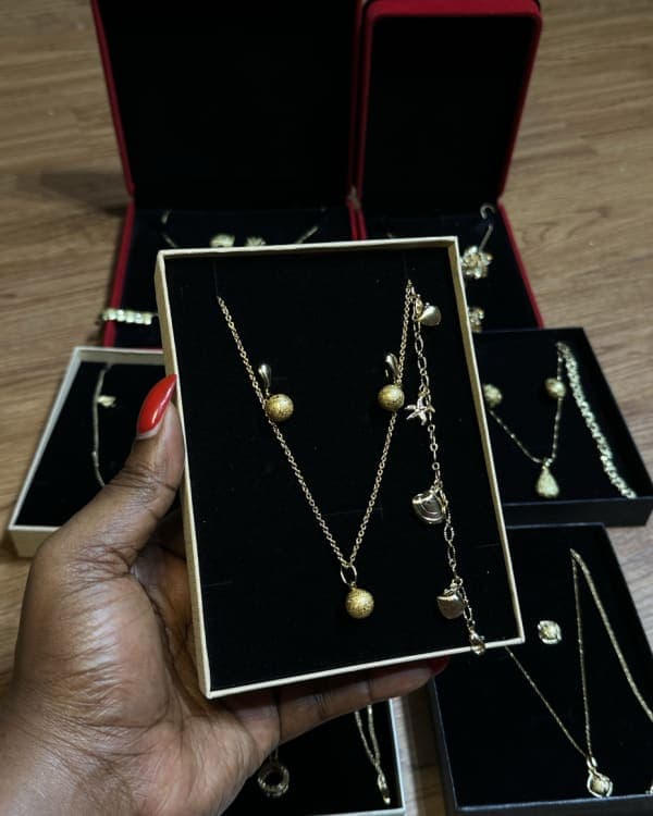 G.R Set 24 — photographed in the studio